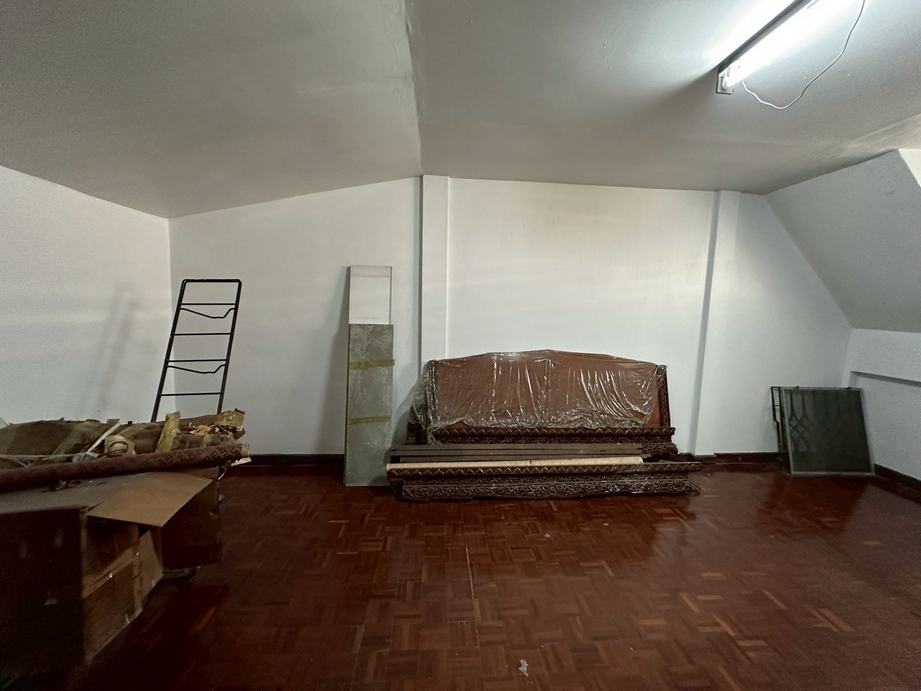 Townhouse at Sukhumvit 19, near Terninal 21 Asoke image