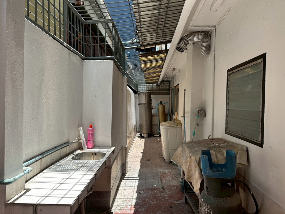 Townhouse at Sukhumvit 19, near Terninal 21 Asoke image