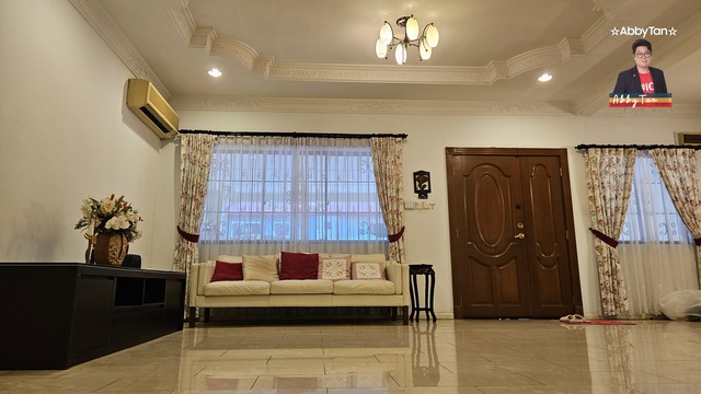 Kingfisher Phase 2 | 24′ Wide Terrace | Family-Oriented Surroundings image