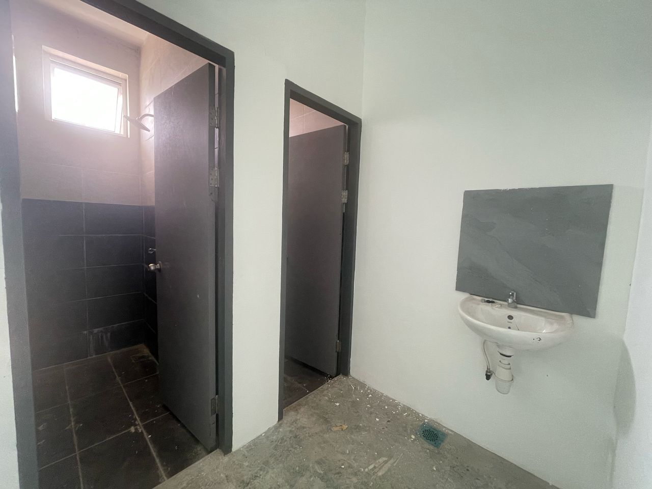 3 Storey Shoplot with Individual Title @ Mc Donalds Semariang image