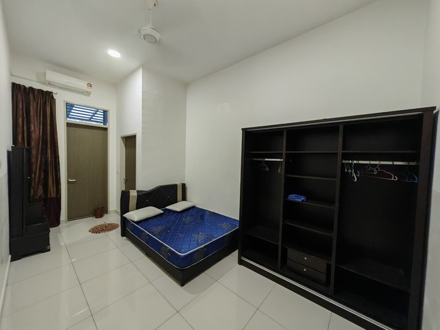 BANDAR AINSDALE image