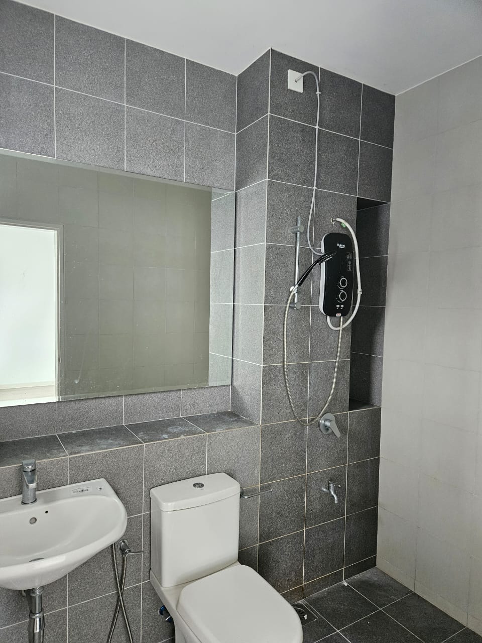 BANDAR AINSDALE image