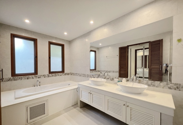 Luxury 4-Bedroom Pool Villa in Cherngtalay image