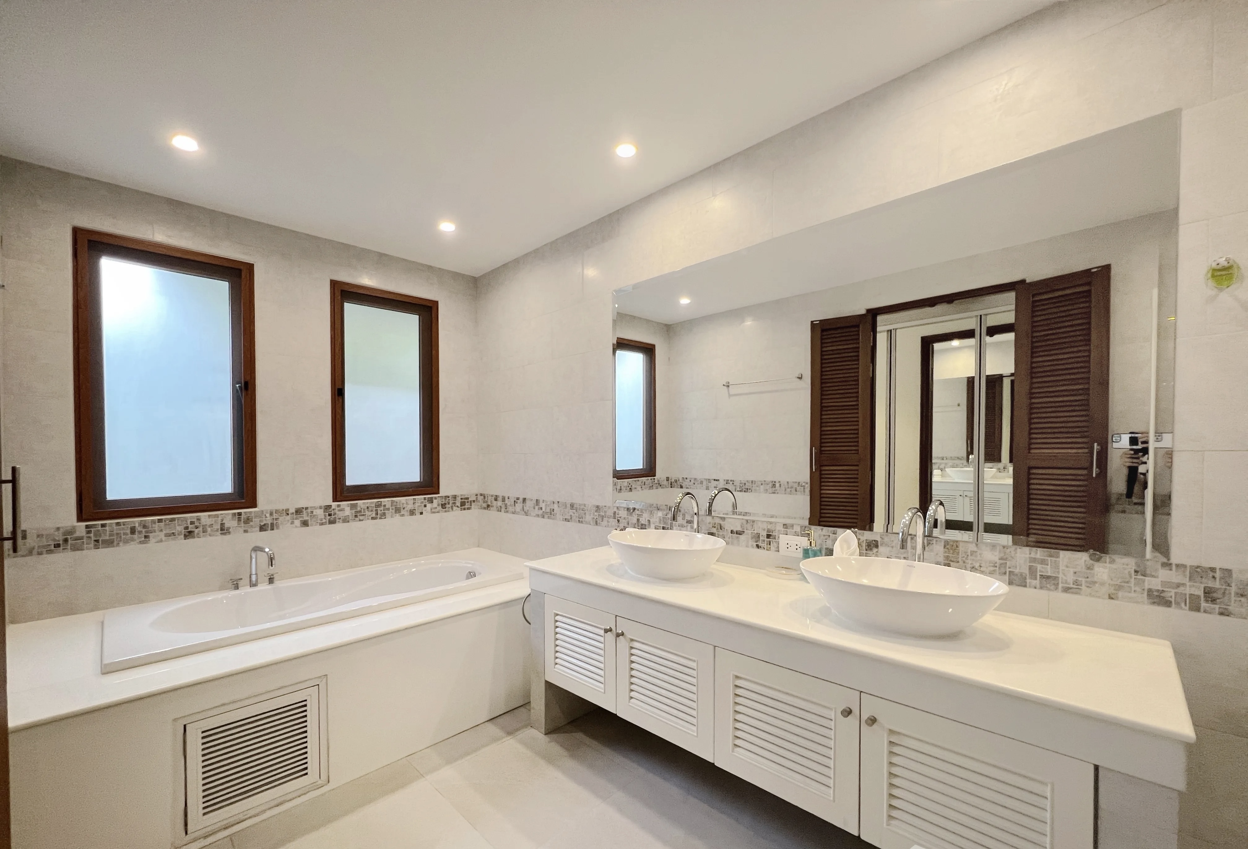 Luxury 4-Bedroom Pool Villa in Cherngtalay  image