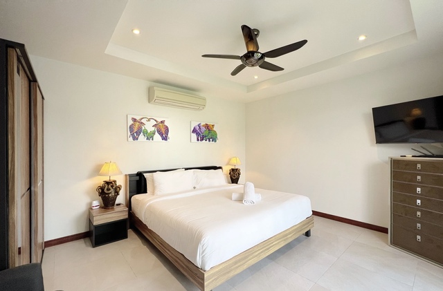 Luxury 4-Bedroom Pool Villa in Cherngtalay image