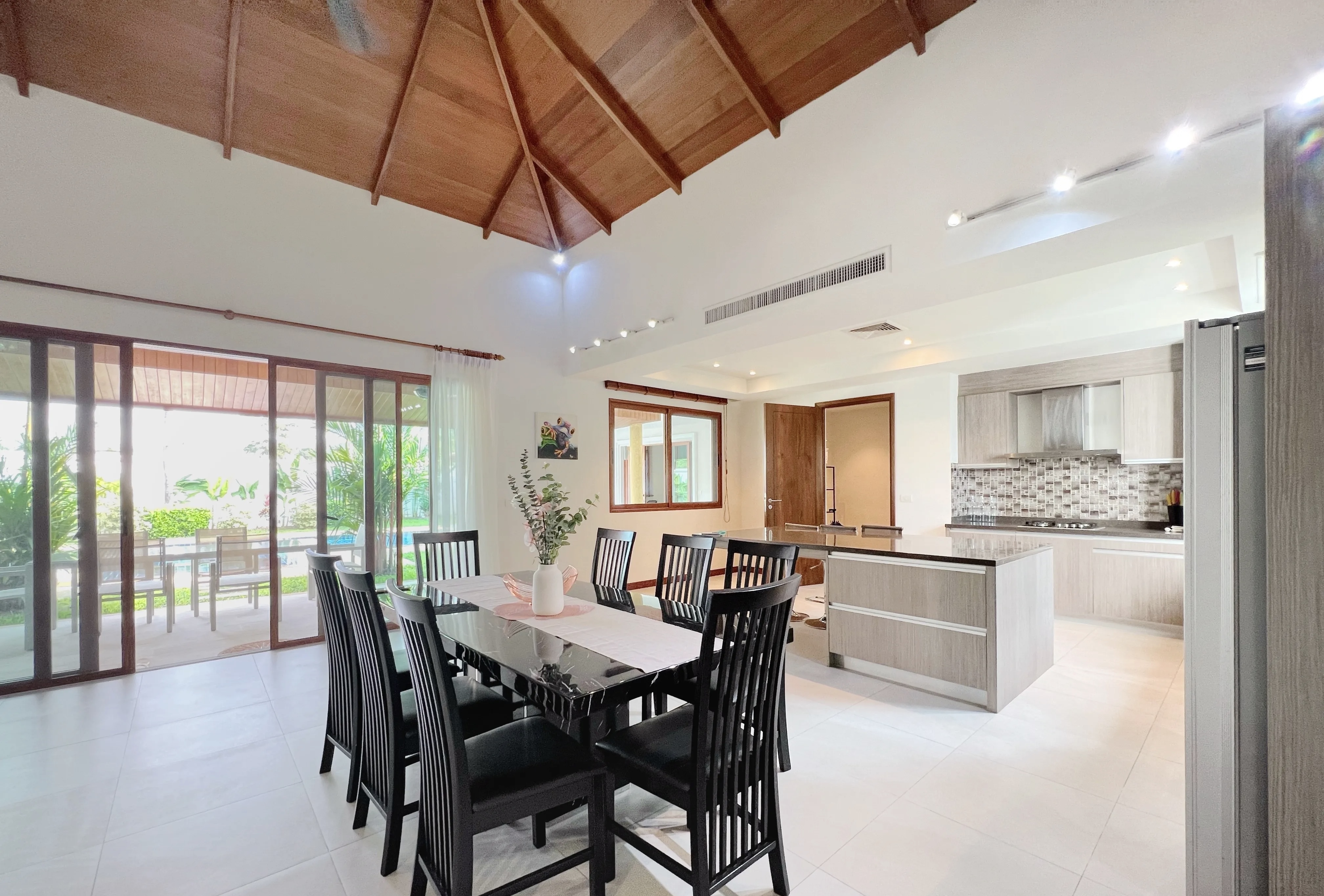 Luxury 4-Bedroom Pool Villa in Cherngtalay  image