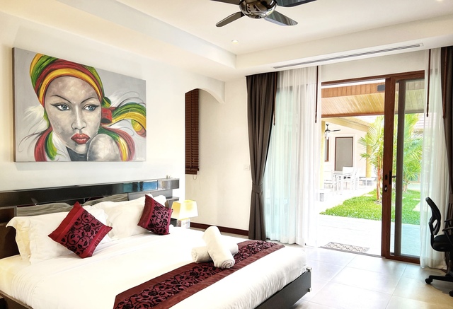 Luxury 4-Bedroom Pool Villa in Cherngtalay image