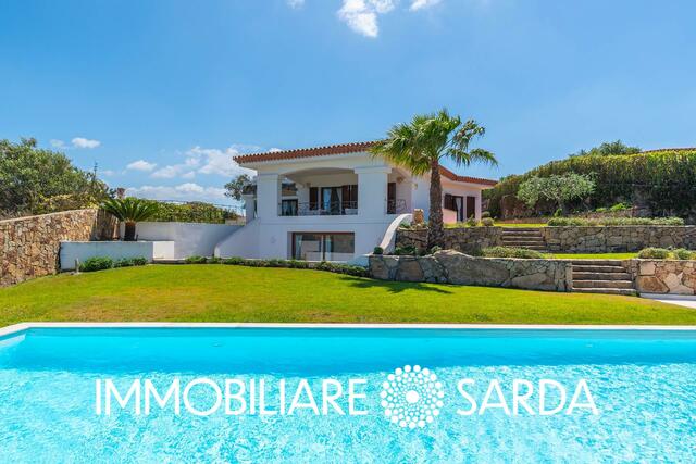 Panoramic Villa with Pool and Private Garden Just Minutes from Palau image