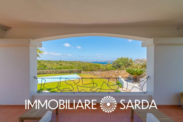 Panoramic Villa with Pool and Private Garden Just Minutes from Palau image