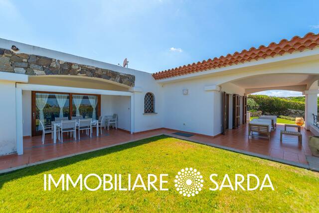 Panoramic Villa with Pool and Private Garden Just Minutes from Palau image