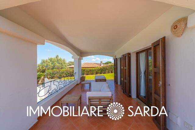 Panoramic Villa with Pool and Private Garden Just Minutes from Palau image