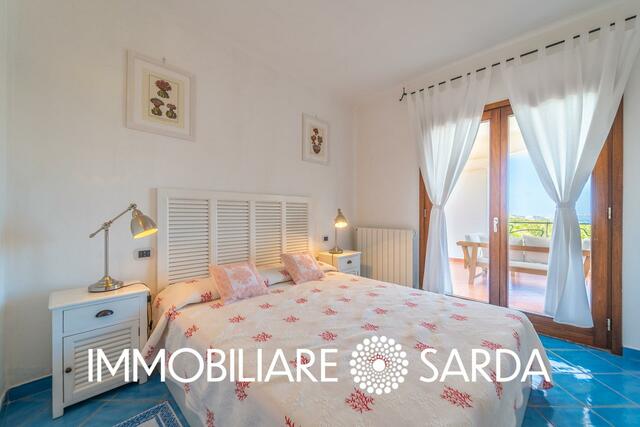 Panoramic Villa with Pool and Private Garden Just Minutes from Palau image
