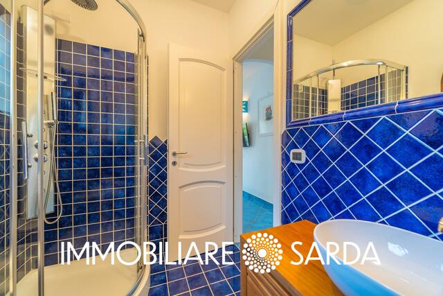 Panoramic Villa with Pool and Private Garden Just Minutes from Palau image