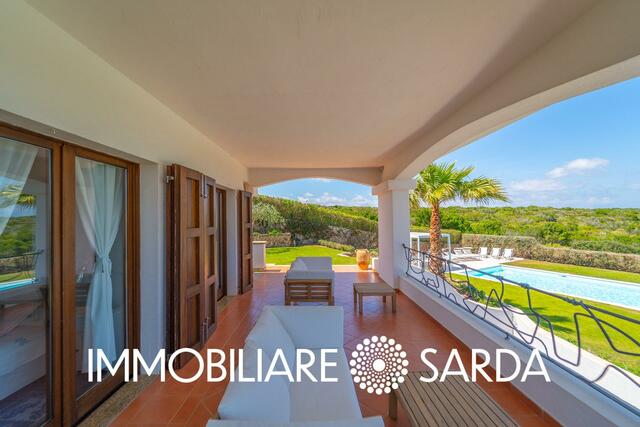 Panoramic Villa with Pool and Private Garden Just Minutes from Palau image