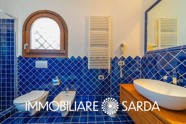 Panoramic Villa with Pool and Private Garden Just Minutes from Palau image