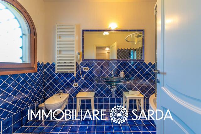 Panoramic Villa with Pool and Private Garden Just Minutes from Palau image