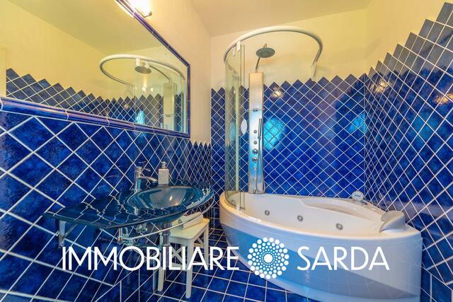 Panoramic Villa with Pool and Private Garden Just Minutes from Palau image