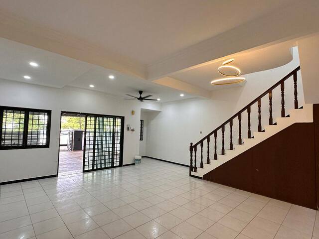 Easy Parking Field Facing Desa Rishah Falim Silibin Buntong Menglembu image