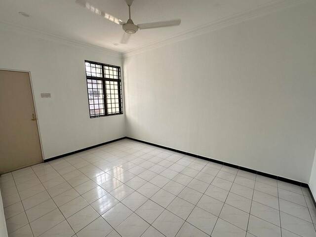 Easy Parking Field Facing Desa Rishah Falim Silibin Buntong Menglembu image