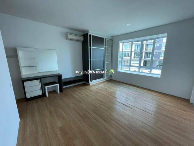 3 Bedrooms at The Ryegates opposite airport for Sale photo