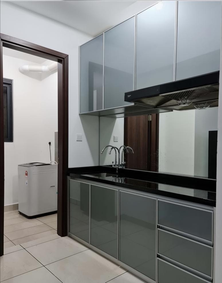 K AVENUE SODOMON image