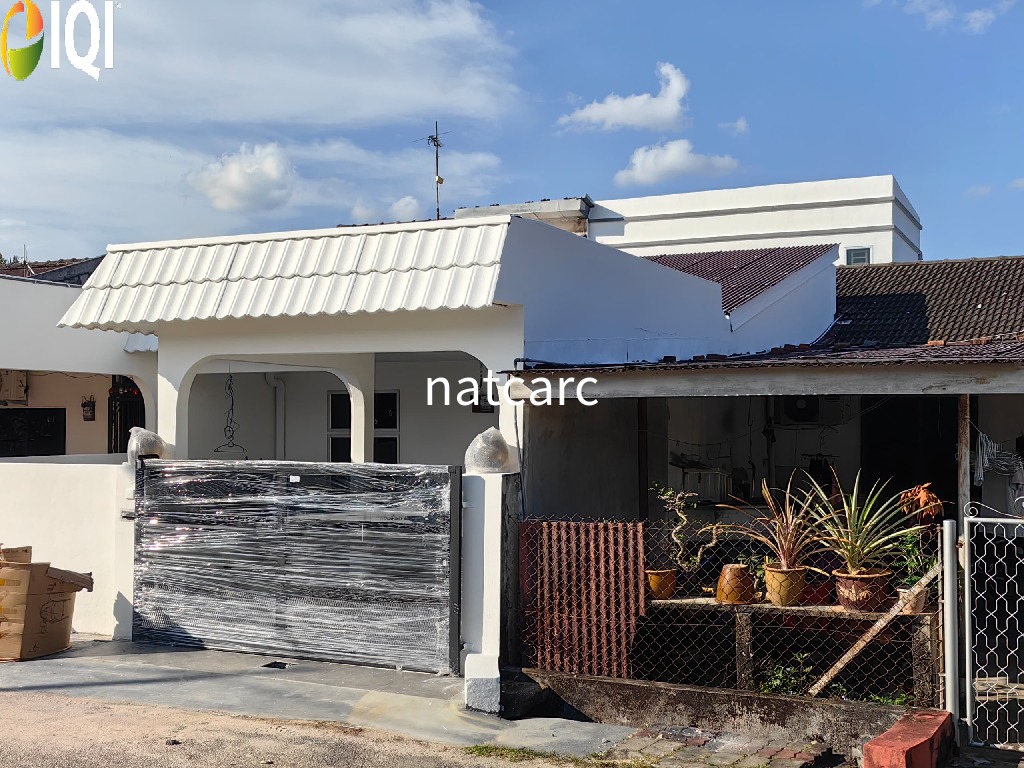 Freehold Renovated 1.5 Storey Terrace House Taman Hilir Ujong Pasir for Sale image