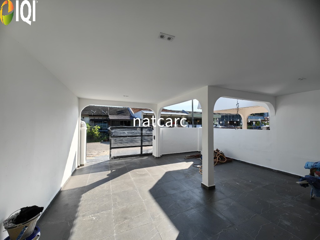 Freehold Renovated 1.5 Storey Terrace House Taman Hilir Ujong Pasir for Sale image