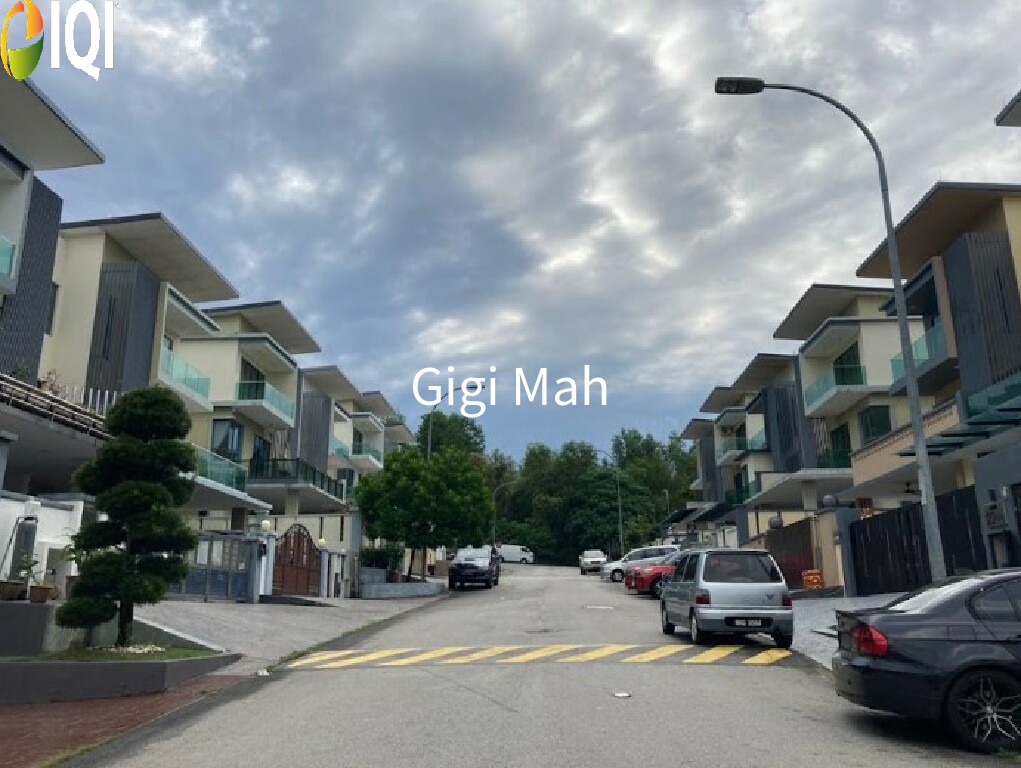 Mahkota Hills image