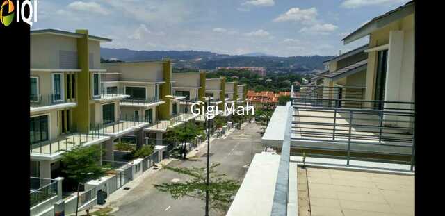 Mahkota Hills image