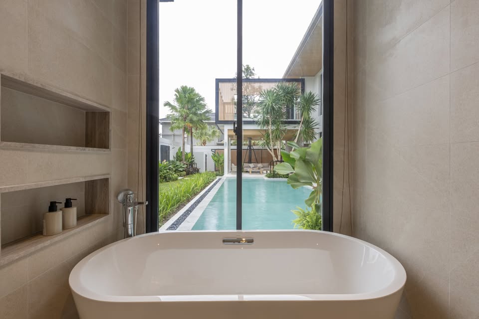 CHALONG BAY VILLAS – LUXURY LIVING NEAR THE PIER image