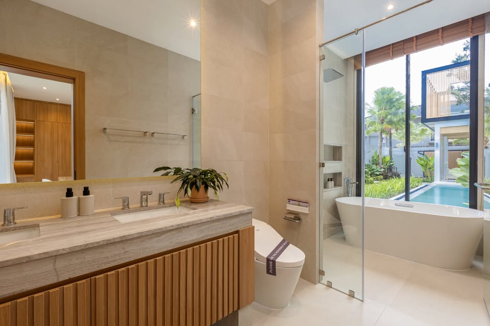 CHALONG BAY VILLAS – LUXURY LIVING NEAR THE PIER image