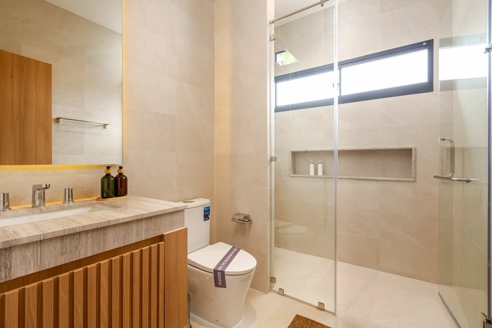 CHALONG BAY VILLAS – LUXURY LIVING NEAR THE PIER image