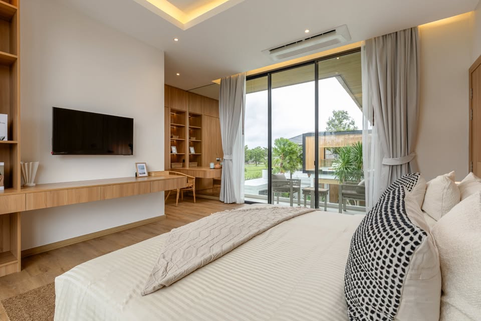 CHALONG BAY VILLAS – LUXURY LIVING NEAR THE PIER image