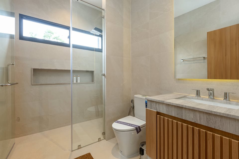 CHALONG BAY VILLAS – LUXURY LIVING NEAR THE PIER image