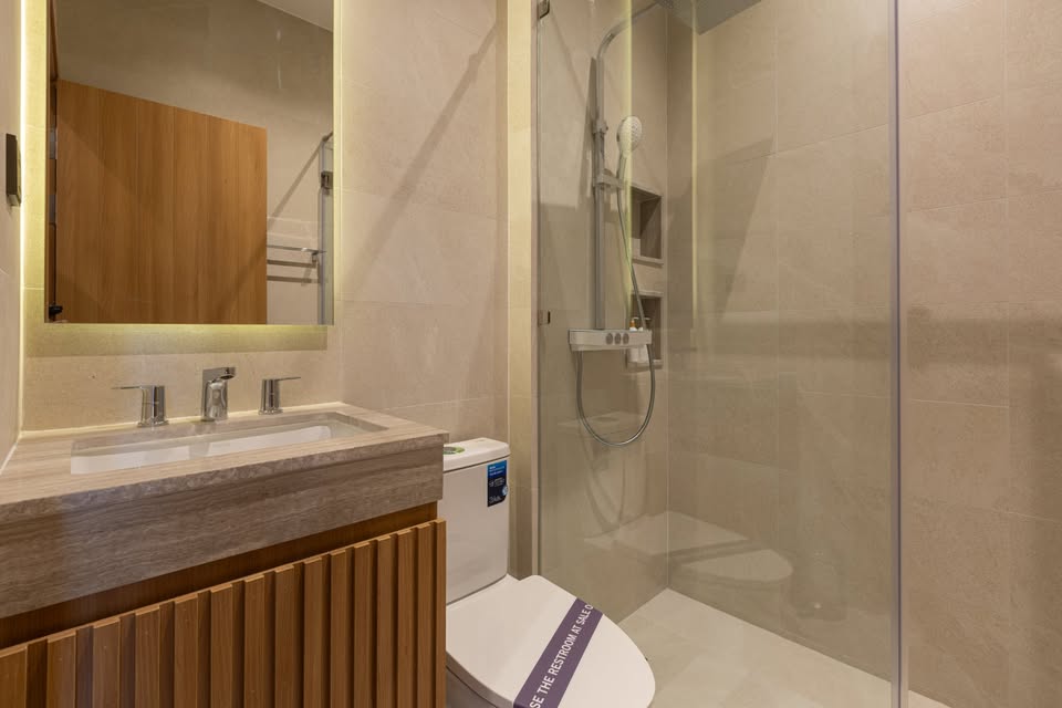 CHALONG BAY VILLAS – LUXURY LIVING NEAR THE PIER image