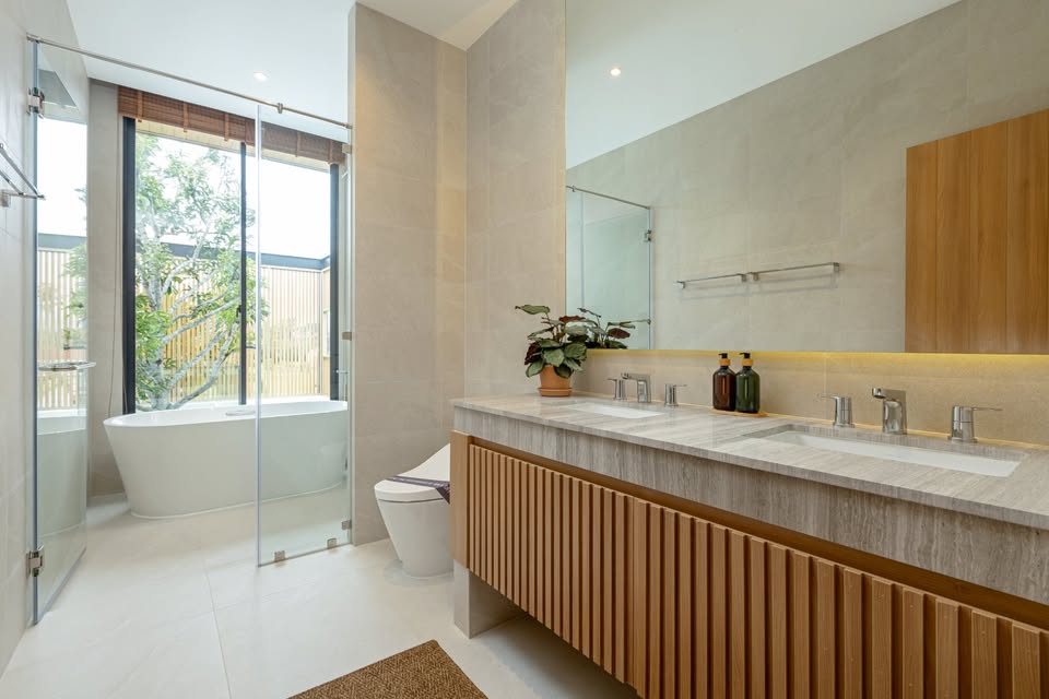 CHALONG BAY VILLAS – LUXURY LIVING NEAR THE PIER image