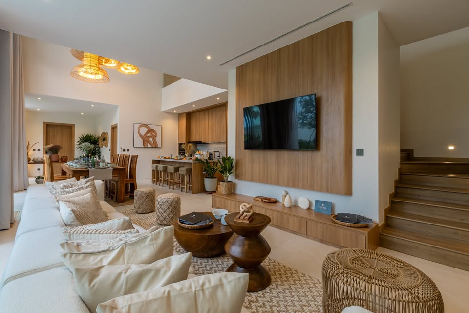 CHALONG BAY VILLAS – LUXURY LIVING NEAR THE PIER image