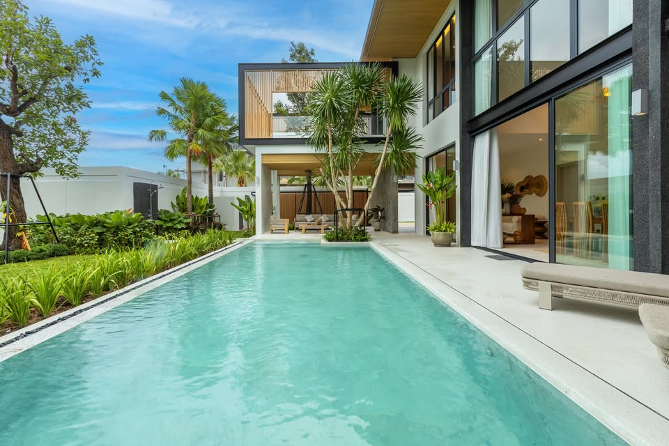 CHALONG BAY VILLAS – LUXURY LIVING NEAR THE PIER image