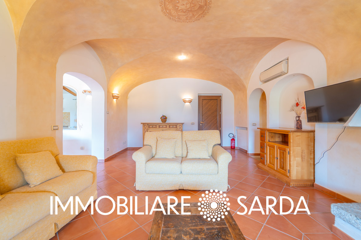 ARI-01-25 - Villa with pool set in a large park – Arzachena image