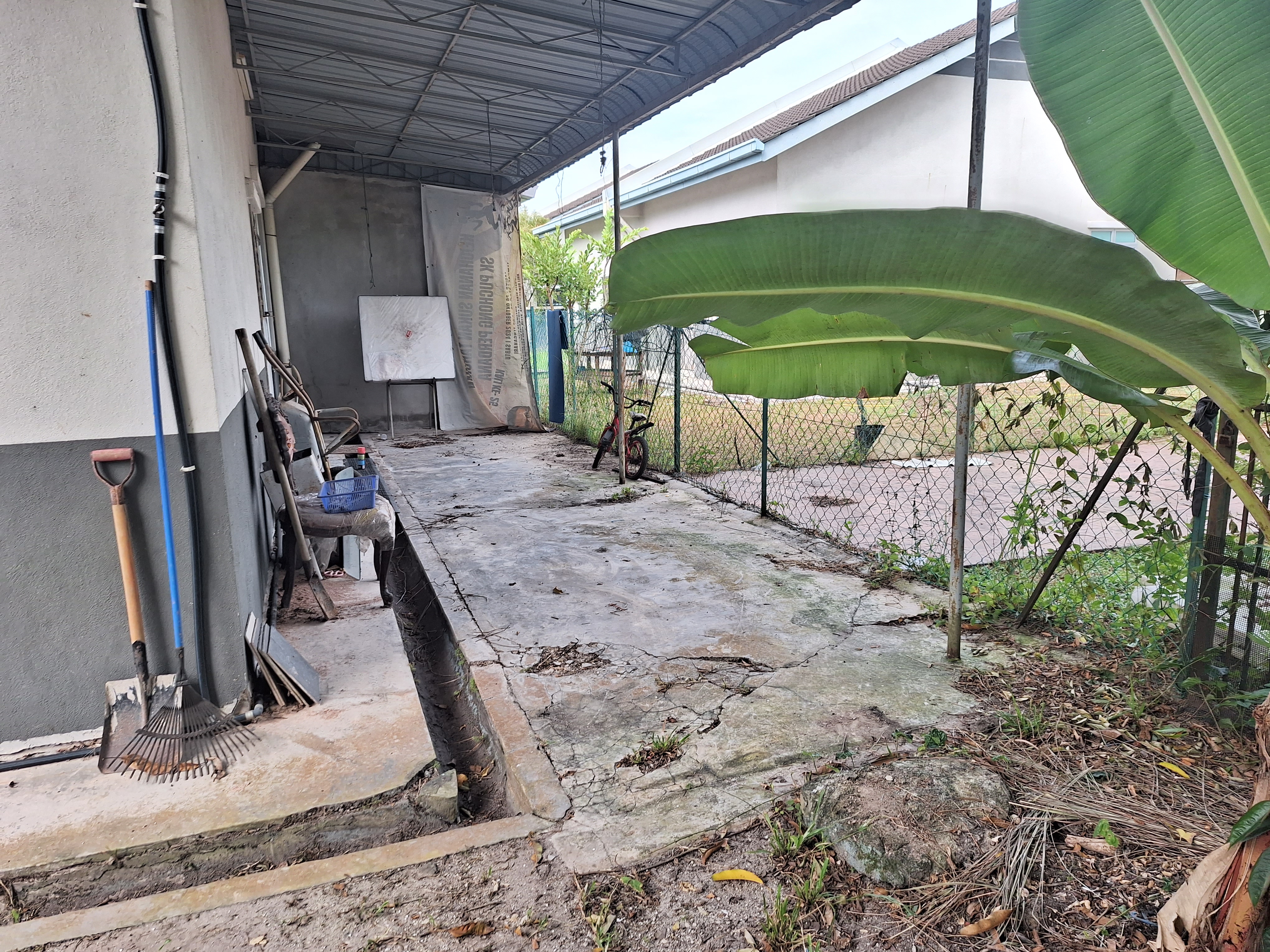 SINGLE STOREY SEMI -D image