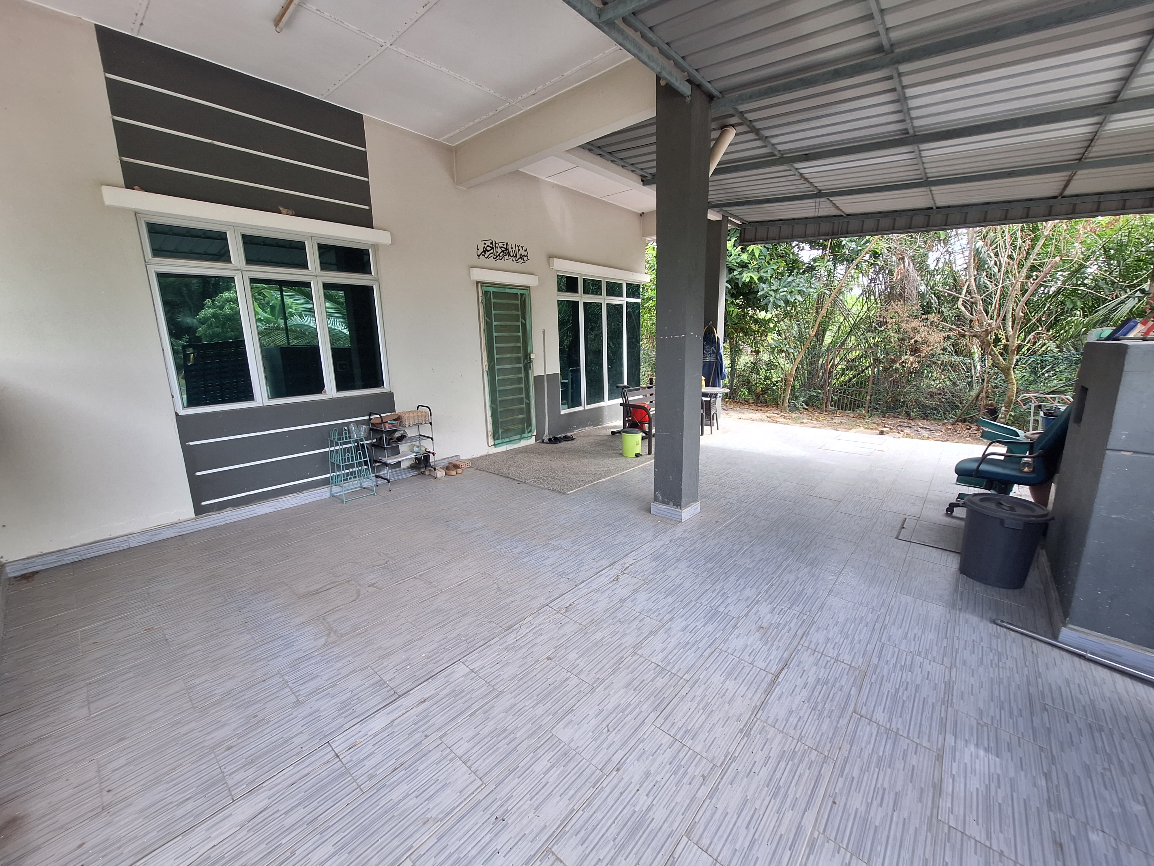 SINGLE STOREY SEMI -D image