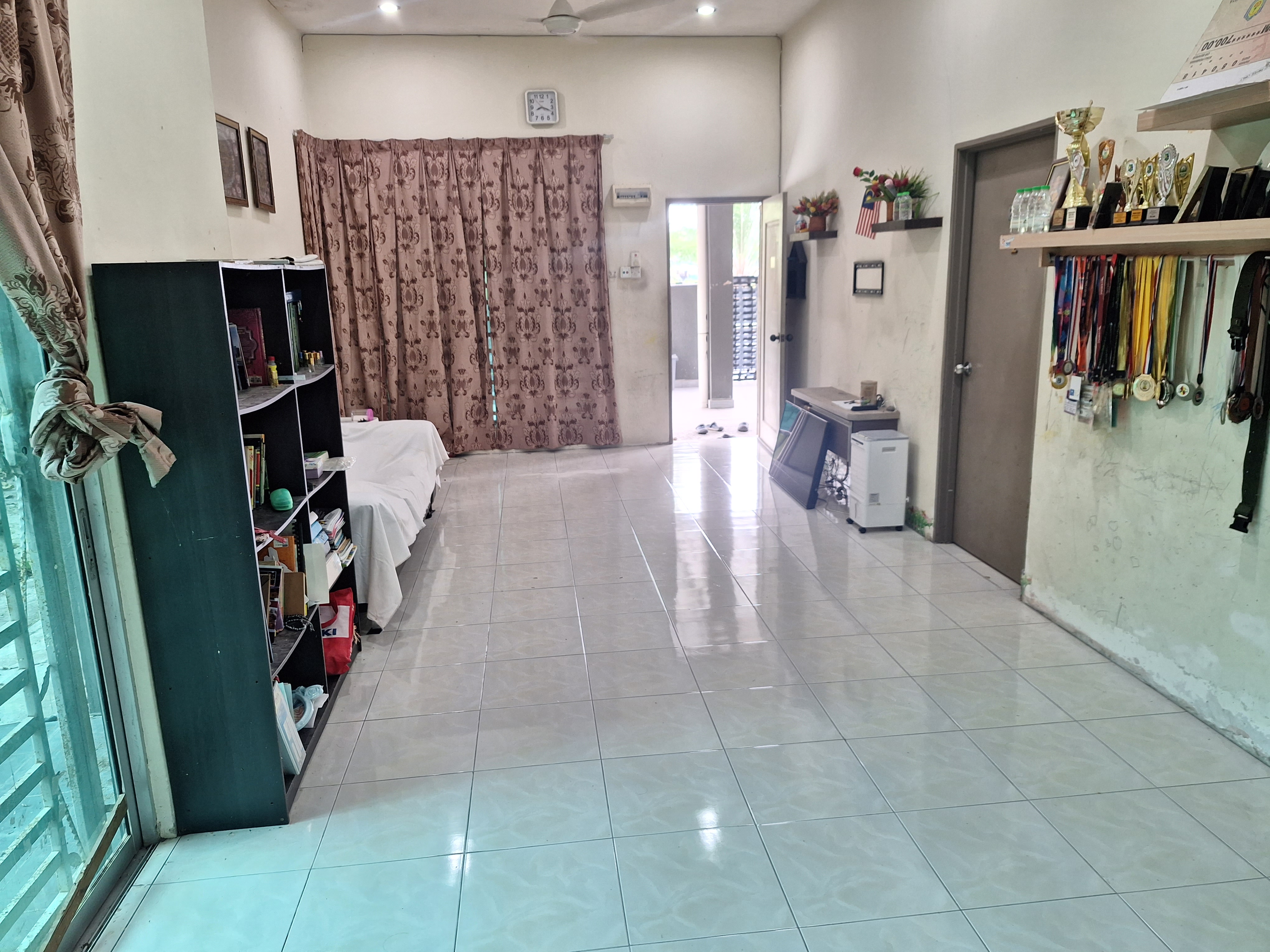 SINGLE STOREY SEMI -D image