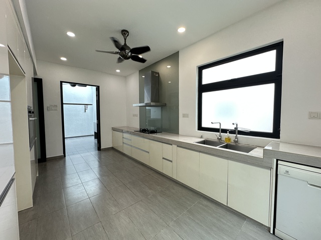 Ambang Botanic 2 image