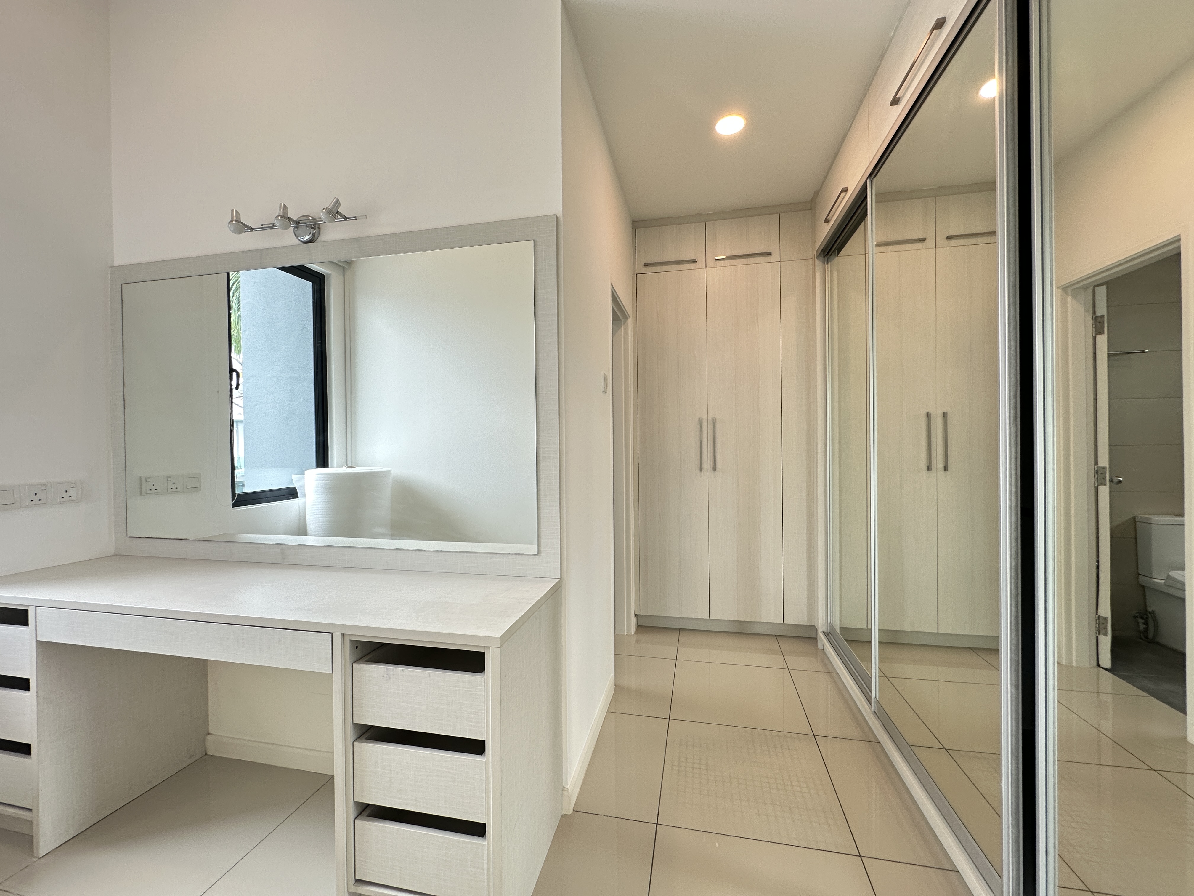 Ambang Botanic 2 image