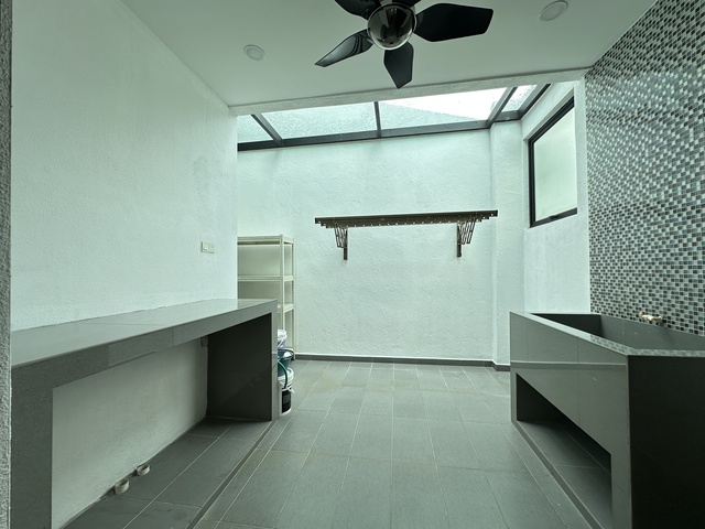 Ambang Botanic 2 image