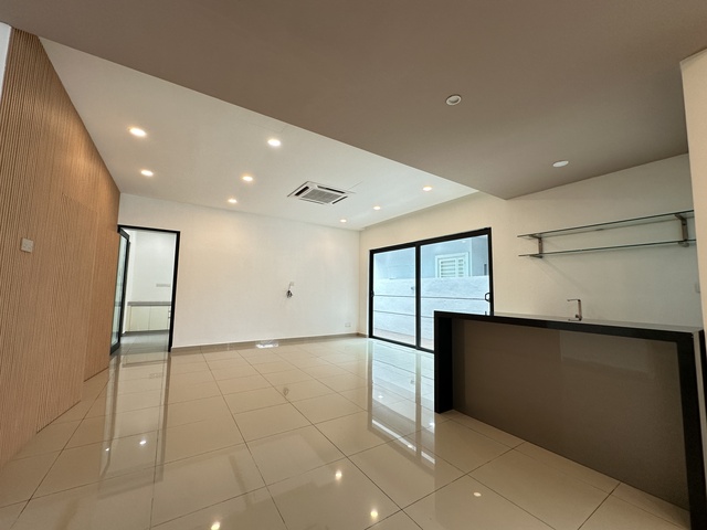 Ambang Botanic 2 image