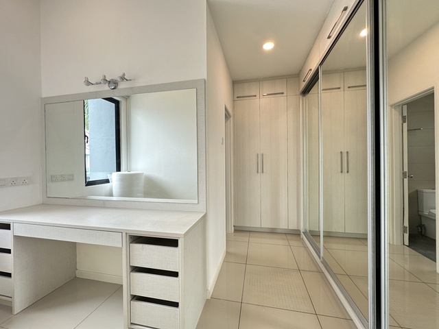 Ambang Botanic 2 image