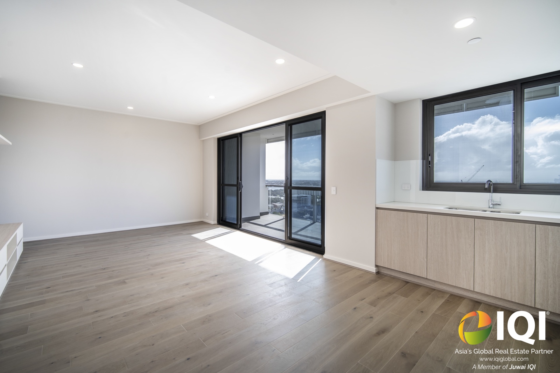 Sophisticated Urban Living with Sunrise Views image