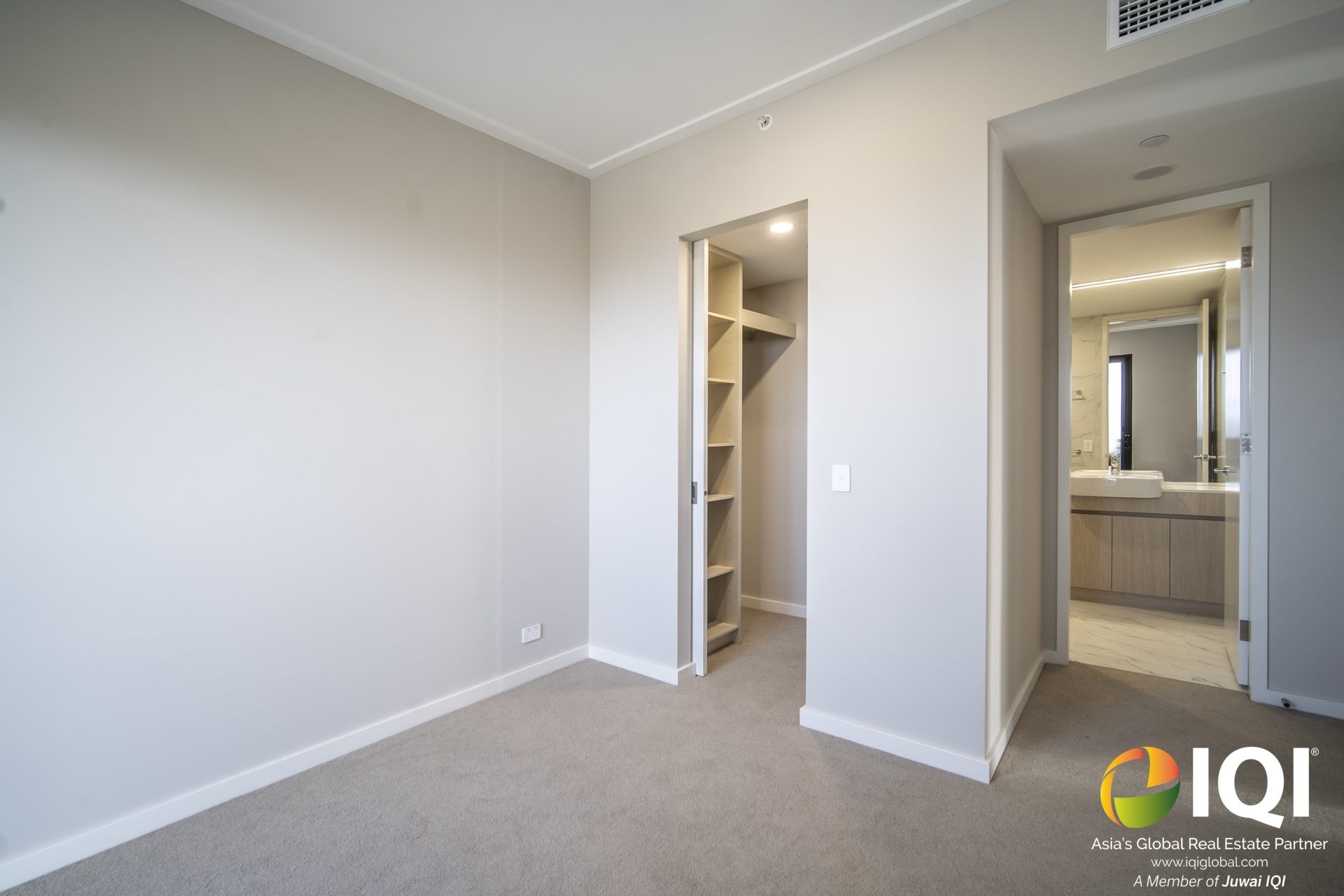 Sophisticated Urban Living with Sunrise Views image