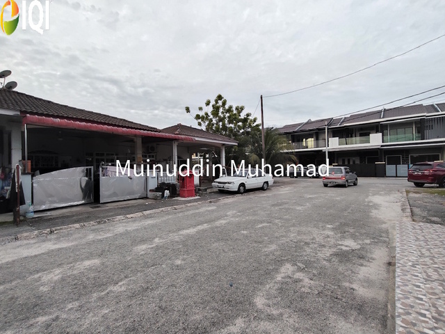 Taman Jelawat Teluk Intan image